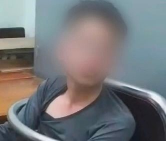 Thanh niên "ngáo đá" khỏa thân, hò hét trên phố Hà Nội