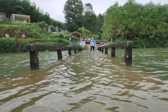 Quảng Ngãi: Cây cầu luôn trong tình trạng bị nước nhấn chìm và xuống cấp nghiêm trọng