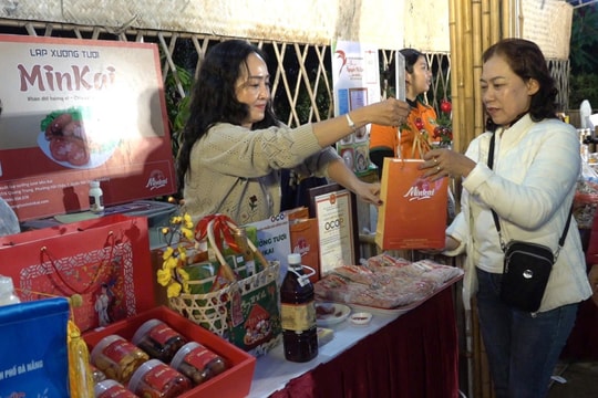 Phiên chợ kết nối sản phẩm OCOP năm 2024