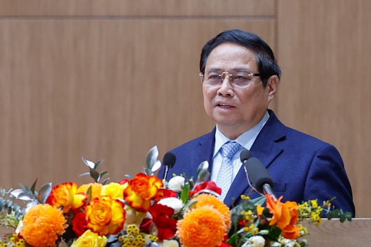 Thủ tướng: Lực lượng Công an nhân dân gương mẫu đi đầu tăng tốc bứt phá