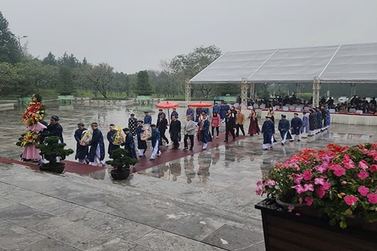 Dâng hương nhân kỷ niệm 236 năm Nguyễn Huệ lên ngôi Hoàng đế