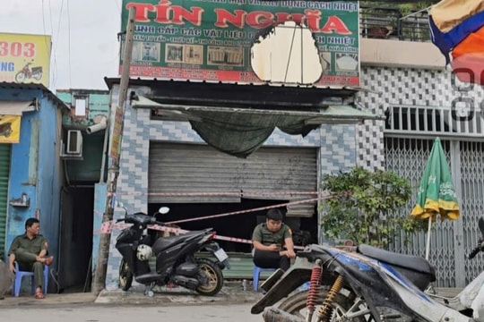 Cháy nhà dân lúc rạng sáng, 2 người nhập viện