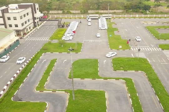 Cơ sở đào tạo lái xe ô tô phải có diện tích tối thiểu 1.000 m2