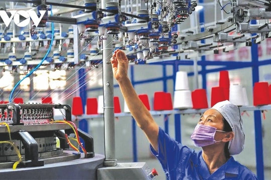 Thủ tướng: Phấn đấu tăng trưởng kinh tế năm 2025 đạt hai con số