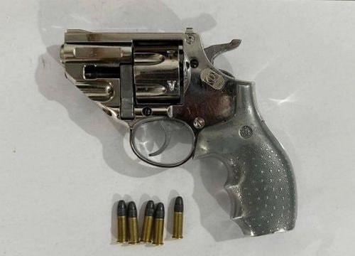 Bắt giữ đối tượng mua bán ma túy, mang theo súng