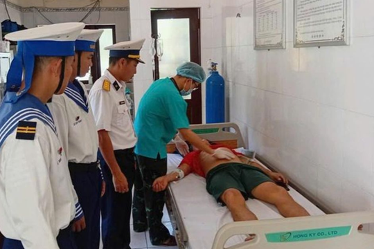 Quân y Trường Sa phẫu thuật cắt ruột thừa viêm cho ngư dân Bình Định