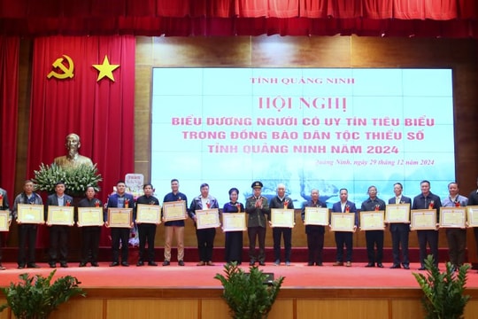 Biểu dương người có uy tín tiêu biểu trong đồng bào dân tộc thiểu số