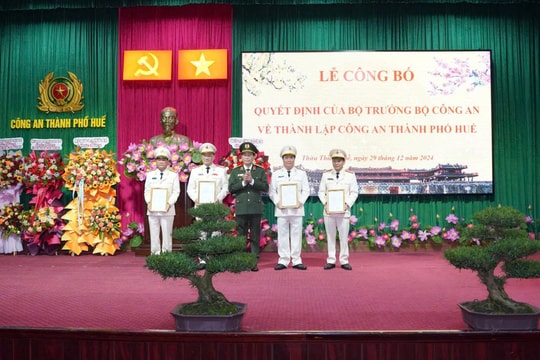 Công bố quyết định thành lập Công an TP. Huế