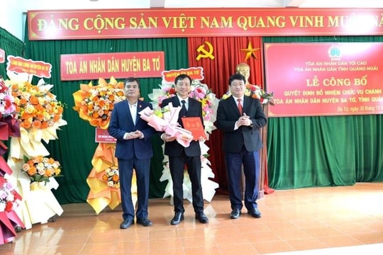 Trao quyết định bổ nhiệm Chánh án TAND huyện Ba Tơ