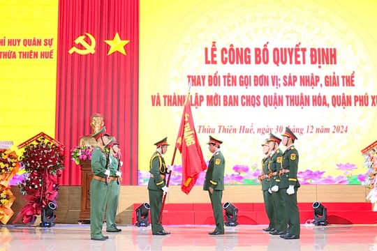 Thừa Thiên Huế: Công bố Quyết định đổi tên và sắp xếp các đơn vị quân sự
