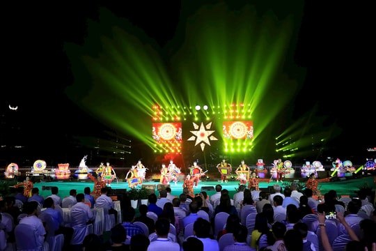 Lung linh sắc màu 'Ngày hội Du lịch - Đêm Hoa đăng Ninh Kiều, Cần Thơ'