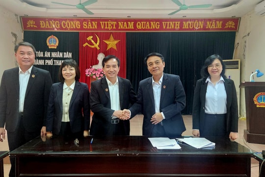 Bàn giao, tiếp nhận TAND huyện Đông Sơn về TAND thành phố Thanh Hóa