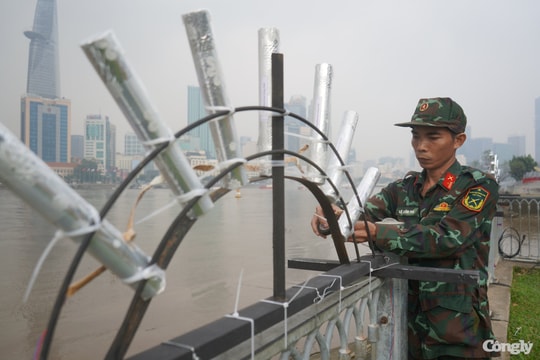 Cận cảnh trận địa pháo hoa chờ khai hỏa đón năm mới ở TP.HCM