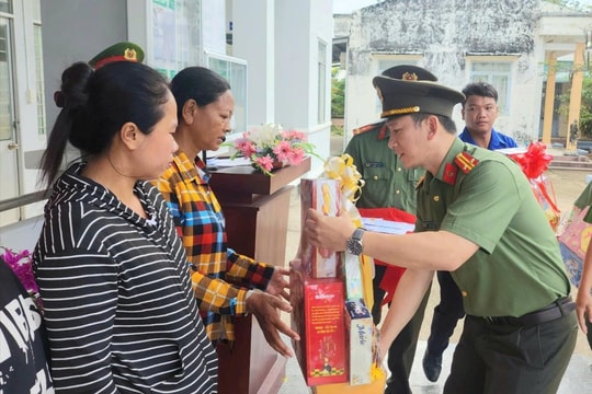 Công an Kiên Giang: Sôi nổi các hoạt động "Tết sẻ chia - Xuân đong đầy"