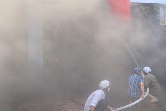 Cháy tại cửa hàng kinh doanh xe máy