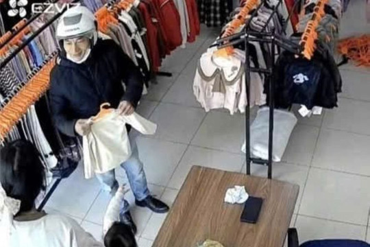Vờ mua hàng rồi lừa đảo chiếm đoạt tài sản