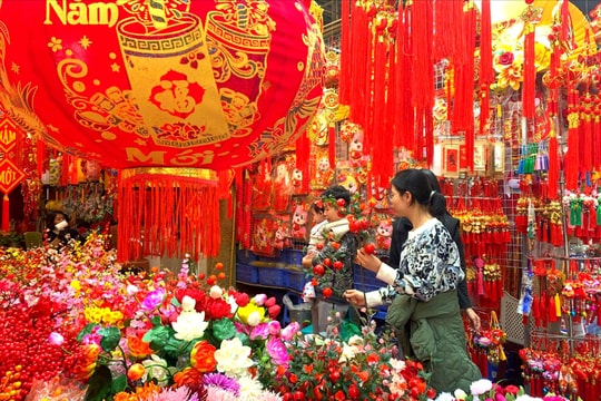 Phố Hàng Mã rực rỡ màu sắc đón Tết Nguyên đán