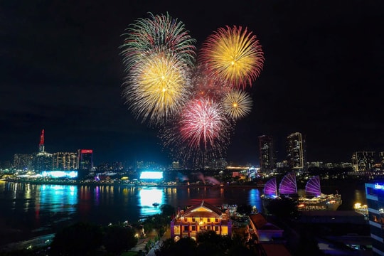 TP.HCM đón năm mới với 3 điểm bắn pháo hoa cùng đại nhạc hội, countdown