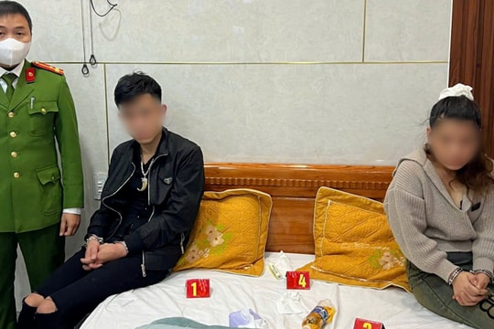 Bắt quả tang hai đối tượng tàng trữ ma tuý tại nhà nghỉ