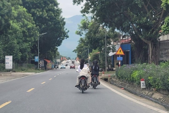 Tăng ga bỏ chạy, lao xe máy vào cảnh sát giao thông