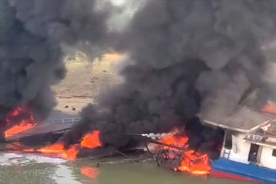 Nổ tàu chở dầu khiến 3 người bị thương