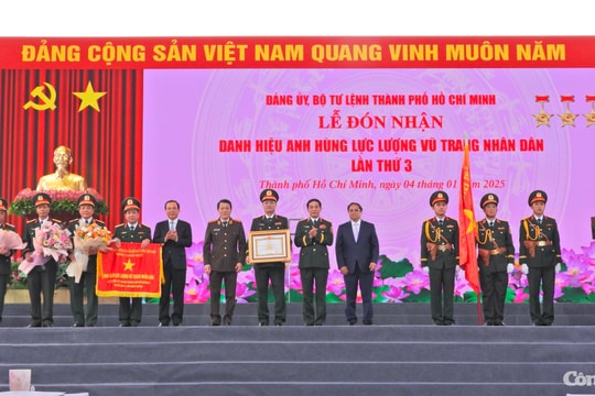 Lực lượng vũ trang TP.HCM đón nhận danh hiệu Anh hùng lần thứ 3