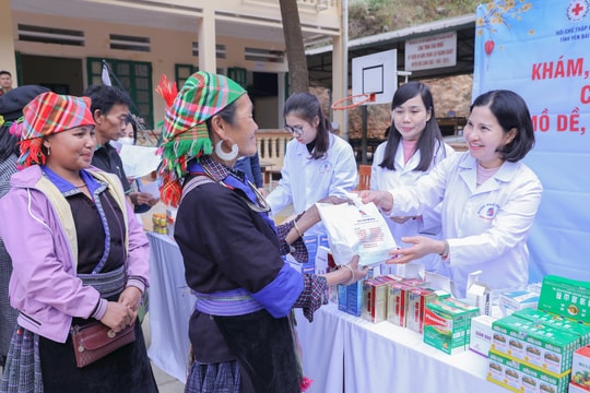 Dược phẩm Tâm Bình tổ chức khám bệnh, phát thuốc và tặng quà nhân dân vùng cao