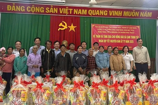 TAND tỉnh Khánh Hòa tặng 80 suất quà Tết cho người nghèo