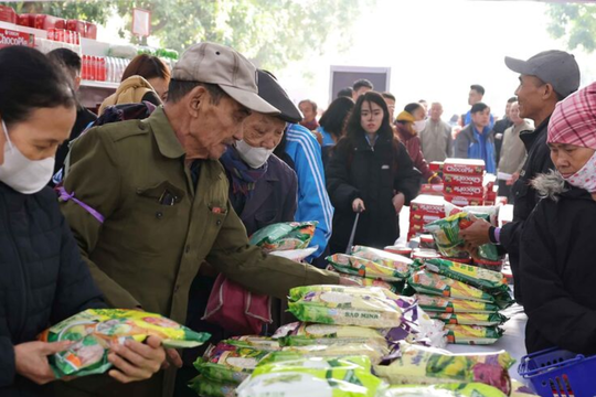 Lan tỏa chương trình “Chợ Tết nhân ái - Chợ Tết 0 đồng” Xuân 2025