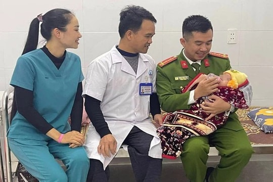 Phát hiện cháu bé bị bỏ rơi bên đường