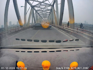 Từ clip trên mạng xã hội, xử phạt tài xế ô tô quay đầu trên cầu Chương Dương