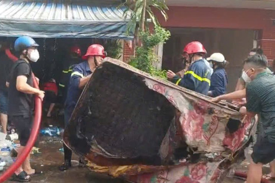 Cháy vựa ve chai, nhiều tài sản bị thiêu rụi