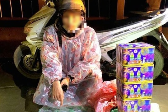 Bắt quả tang đối tượng chuyên chở ma túy và pháo trái phép