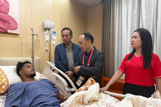 Nguyễn Xuân Son được chẩn đoán bị gãy xương mác và xương chày chân phải