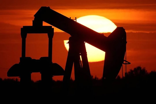 Giá xăng dầu ngày 26/2: Quay đầu giảm