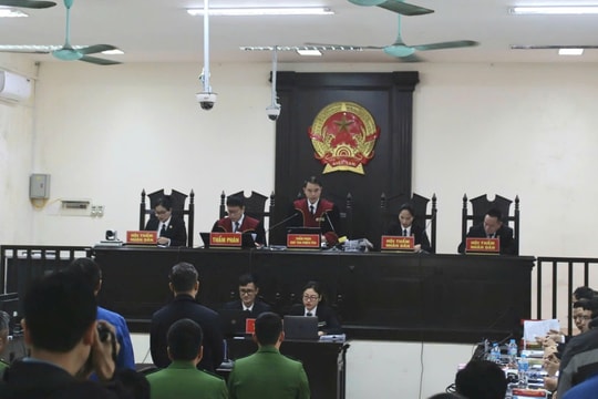 Hình ảnh trong phiên tòa xét xử ông Lưu Bình Nhưỡng và Lê Thanh Vân