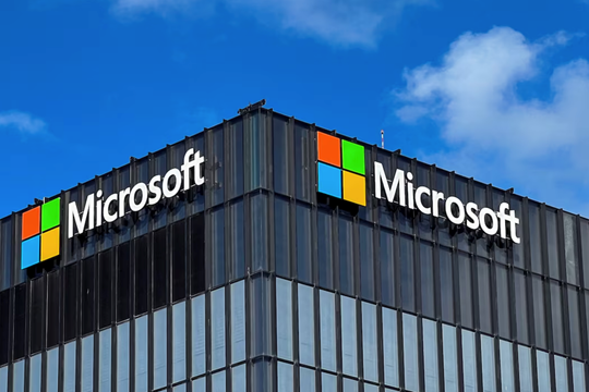 Microsoft mạnh tay chi 80 tỷ USD vào các trung tâm dữ liệu AI trong năm 2025