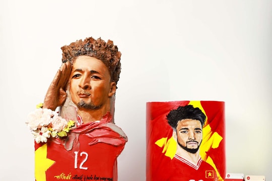 Bánh điêu khắc 3D kèm thơ lục bát gửi tặng Nguyễn Xuân Son