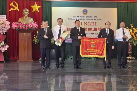 TAND tỉnh Bình Phước nhận Cờ thi đua TAND