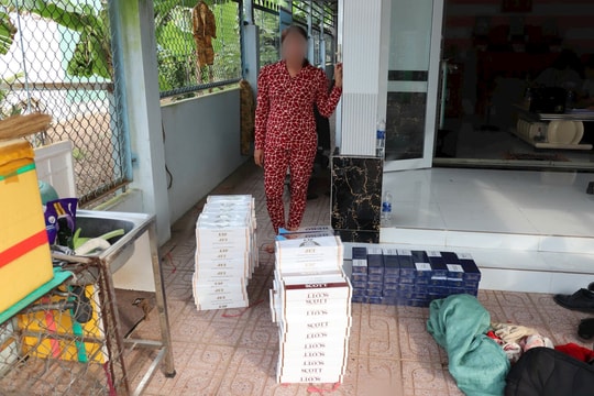 Bắt quả tang đối tượng vận chuyển hàng cấm