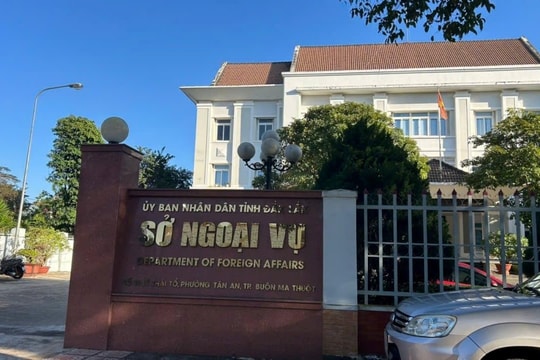 Đắk Lắk: Giám đốc Sở Ngoại vụ và nhiều cán bộ chủ chốt xin nghỉ hưu trước tuổi