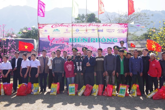 Bộ đội Biên phòng mang mùa Xuân đến bản làng