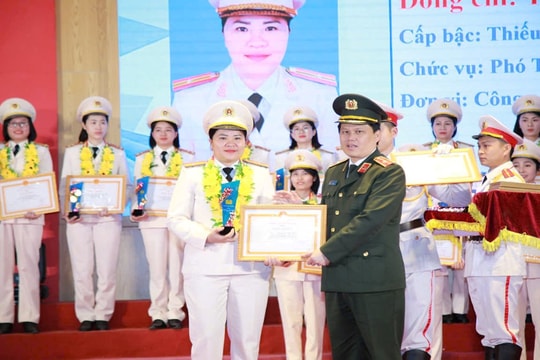 Bông hồng thép giữa đại ngàn Pù Loi