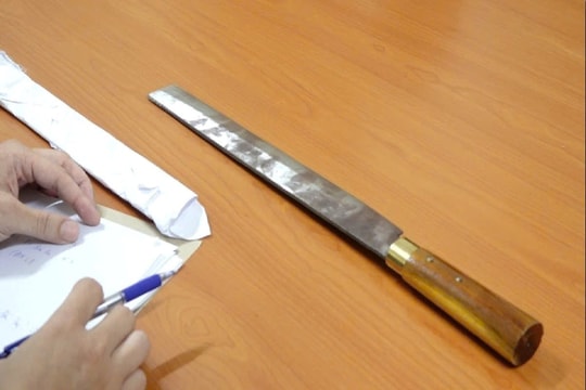 Vô cớ chém người gây thương tích