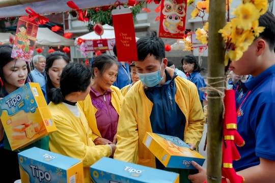 Ấm lòng phiên chợ 0 đồng cho bệnh nhân khó khăn