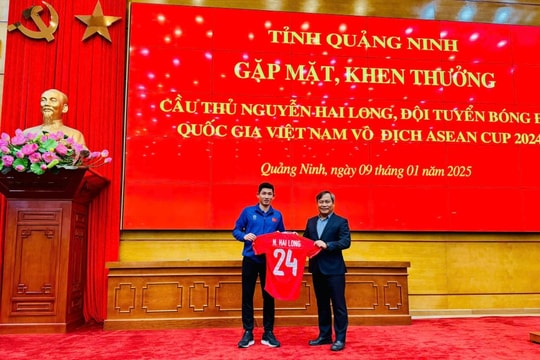 Tiền vệ Hai Long nhận gần 500 triệu đồng khen thưởng từ tỉnh Quảng Ninh
