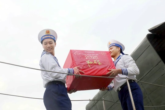 Mang Tết đến với quân, dân đảo Cồn Cỏ, Lý Sơn
