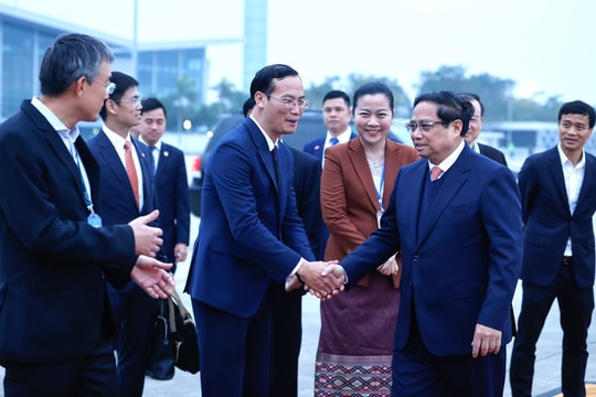 Thủ tướng Phạm Minh Chính bắt đầu chuyến thăm Cộng hòa Dân chủ Nhân dân Lào