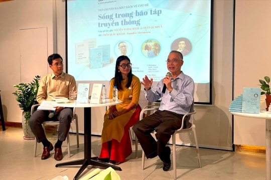 'Bão táp truyền thông': Tìm lối cân bằng giữa cuộc sống hiện đại