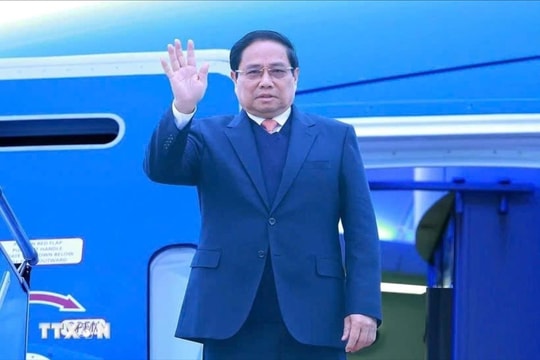 Thủ tướng Chính phủ Phạm Minh Chính tới Vientiane, bắt đầu thăm Lào